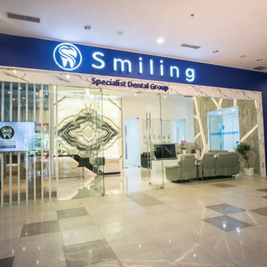 Smiling Gramedia